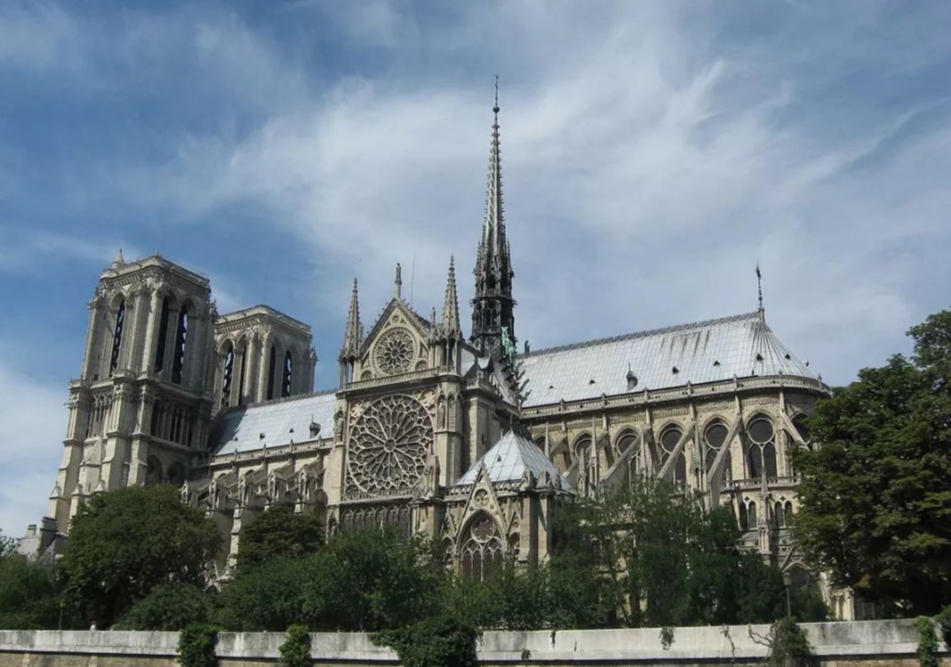 巴黎圣母院预计2024年重修完成